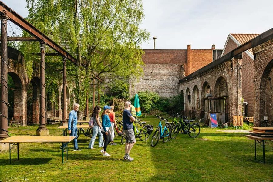 Brussels: City Highlights and Hidden Gems Bike Tour - Starting at Grand Hospice and choosing your bike