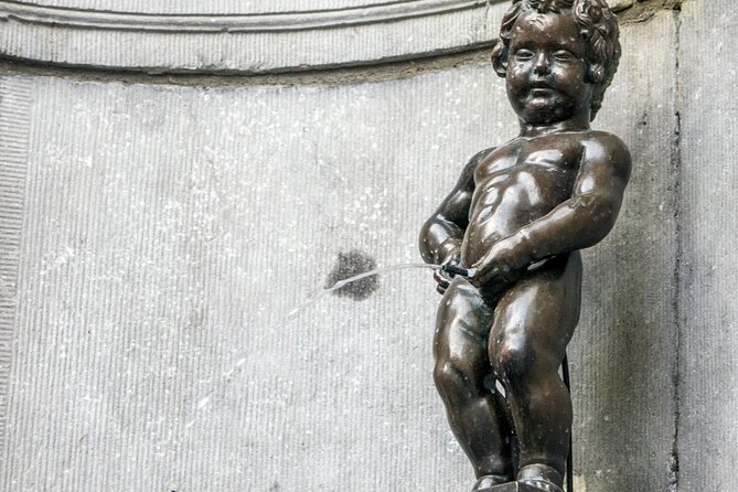 Brussels: City Walk with Audioguide in 7 Languages on your Phone - The Chapel Church and the Marollen setting