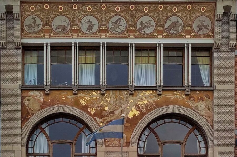 Brussels: Fall and Rise of Art-Nouveau Guided Tour - Reading an Art Nouveau facade instead of just photographing it