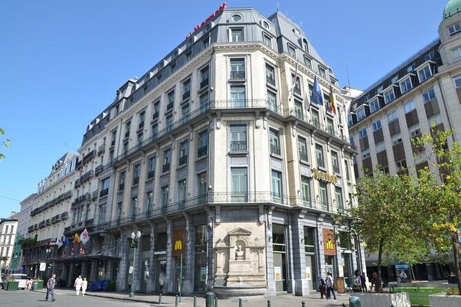 Brussels Food Tour: 10 Tastings of Waffles, Beers, Fries & More - Waffles and the final walk through central Brussels