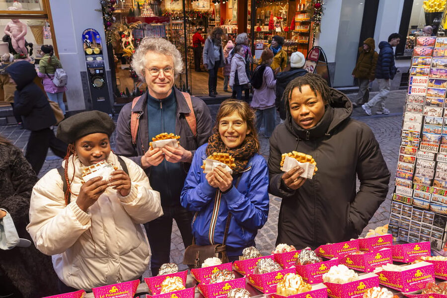 Brussels Food Tour: Main Dish, Beer, Waffle & Chocolate - Guides, language and the feel of the walk