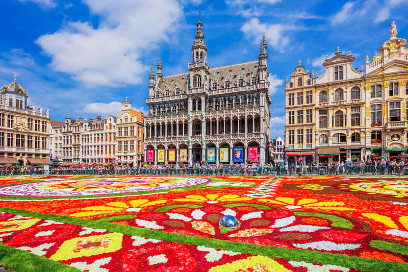 Brussels: Highlights and Hidden Corners Private Guided Walk - Starting at Saint-Géry, where Brussels feels local
