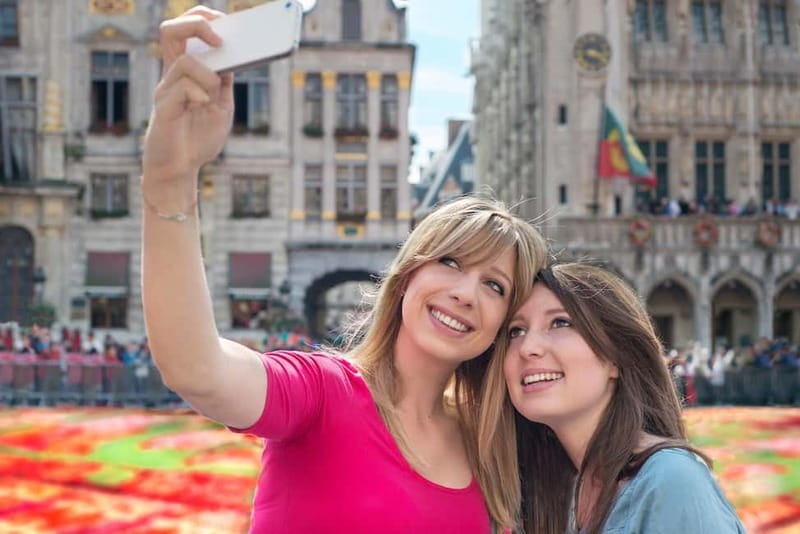 Brussels: Highlights and Hidden Corners Private Guided Walk - Pinneke Pis and the city’s playful side