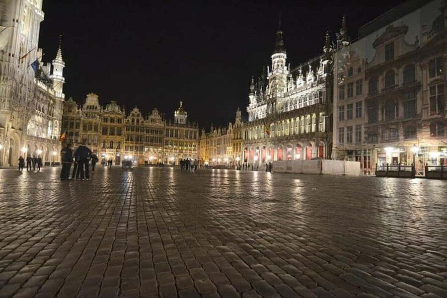 Brussels: Highlights and Hidden Gems Walking Tour - The Royal Palace, with context rather than a quick photo