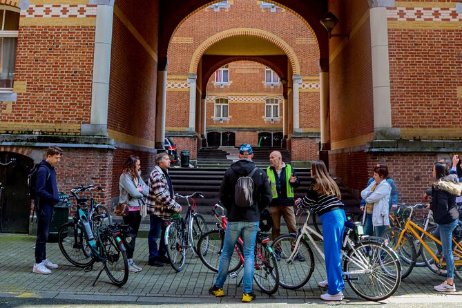 Brussels Highlights & Hidden Gems Bike Tour - La Bourse and Sainte-Catherine: a quick central introduction