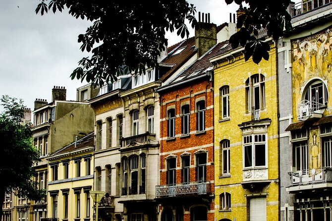 Brussels Highlights Self guided scavenger hunt and Walking Tour - Cathedral details and Jeanneke Pis