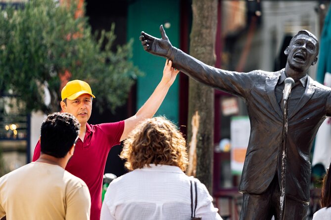 Brussels: Historical Walking Tour with Chocolate & Waffle Tasting - Small squares and a Belgian hero