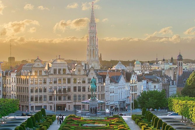 Brussels: Historical Walking Tour with Chocolate & Waffle Tasting - Mont des Arts and the best photo stretch