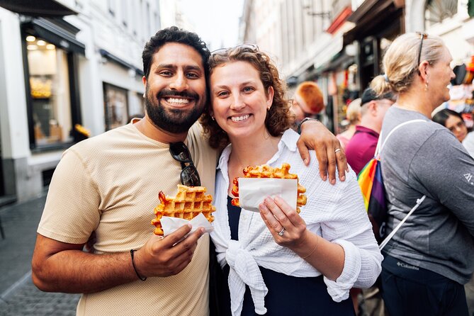 Brussels: Historical Walking Tour with Chocolate & Waffle Tasting - Manneken Pis and the warm waffle stop