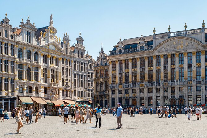 Brussels Old City’s Highlights Walking Tour - Finding the humor behind Manneken Pis