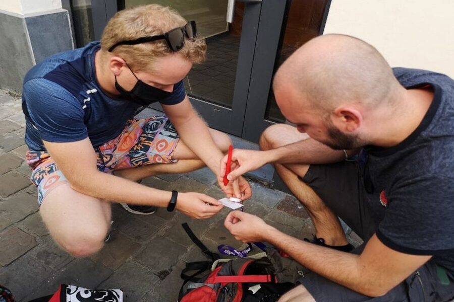Brussels: Outdoor City Escape Game With Drinks - Walking 3 km through Brussels by solving riddles