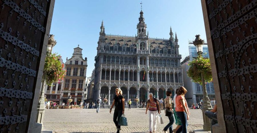 Brussels: Private 3-Hour Sightseeing Walking Tour - Meeting your guide in the city center