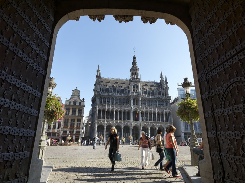 Brussels: Private 3-Hour Sightseeing Walking Tour - Manneken Pis, Brussels’ small celebrity