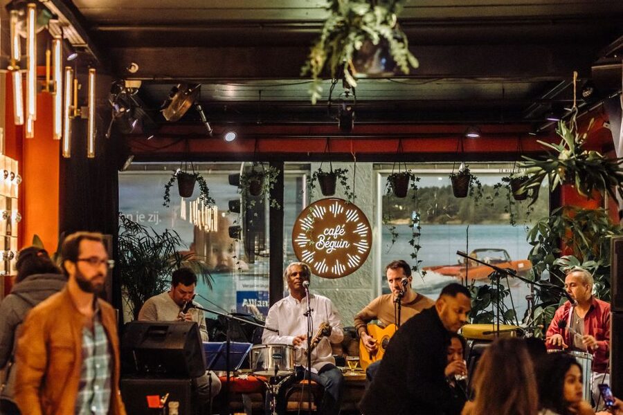 Brussels: Private Beers, Bars, and Live Music Tour by Night - Why Brussels after dark works so well
