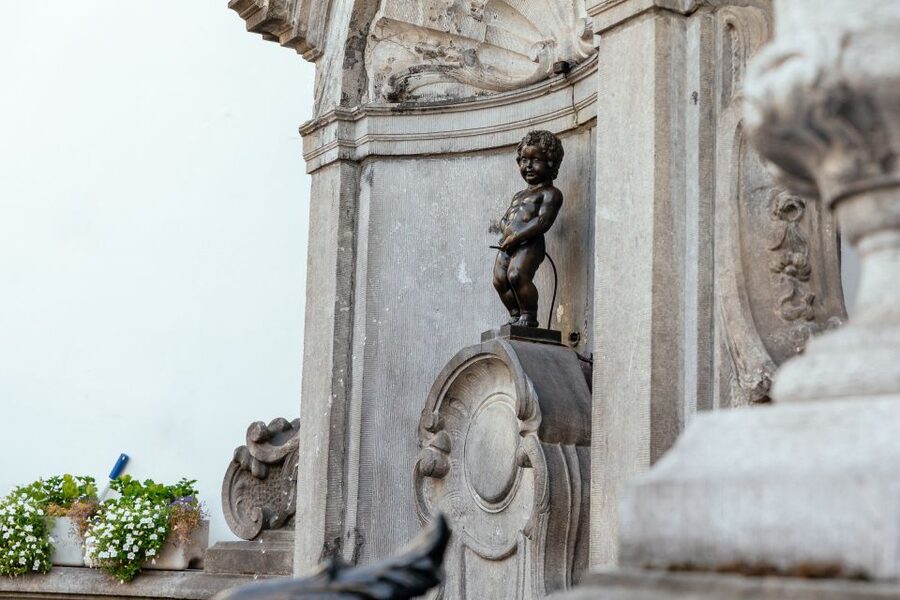 Brussels: Private Tour w/ Locals – Highlights & Hidden Gems - Rain, delays, and the human factor