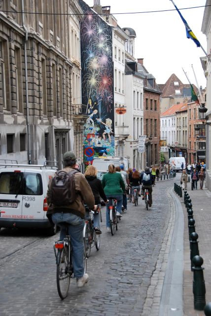 Brussels: Sightseeing Bike Tour - Manneken Pis and the Marolles