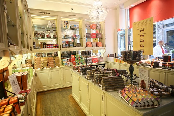 Brussels Small-Group Chocolate Appreciation Tour - Grand Place and the famous names