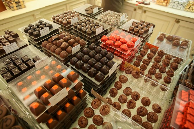 Brussels Small-Group Chocolate Appreciation Tour - A short passage through the city center
