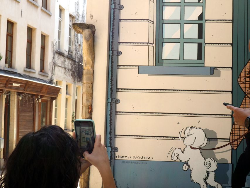 Brussels: The comic book walls walking tour - Tintin’s Former Home in Brussels