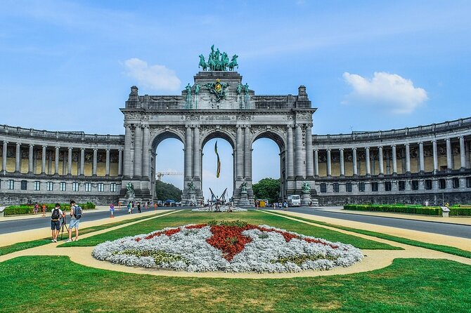 Brussels Walking Tour: Explore Top Sights & Hidden Gems - Éverard t’Serclaes and the luck-bringing statue