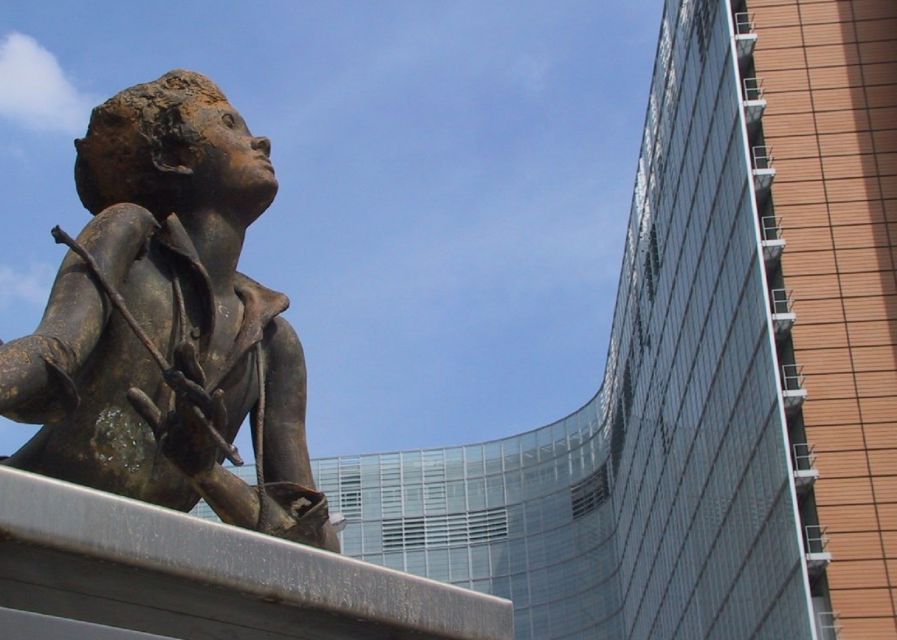 Brussels: Walking Tour from Central Station to Manneken Pis - Starting at Brussels Central Station