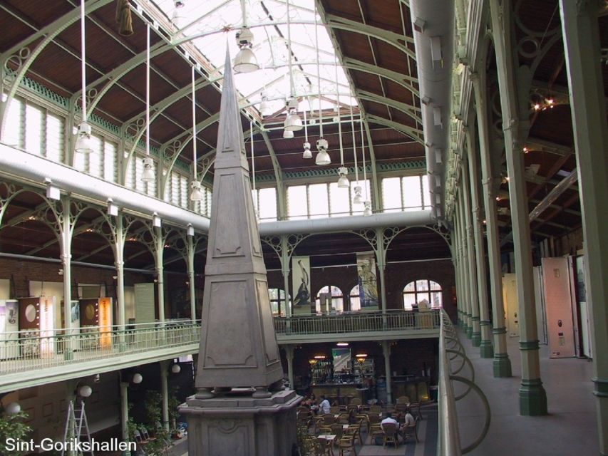 Brussels: Walking Tour from Central Station to Manneken Pis - Grand Place, Brussels at its most theatrical