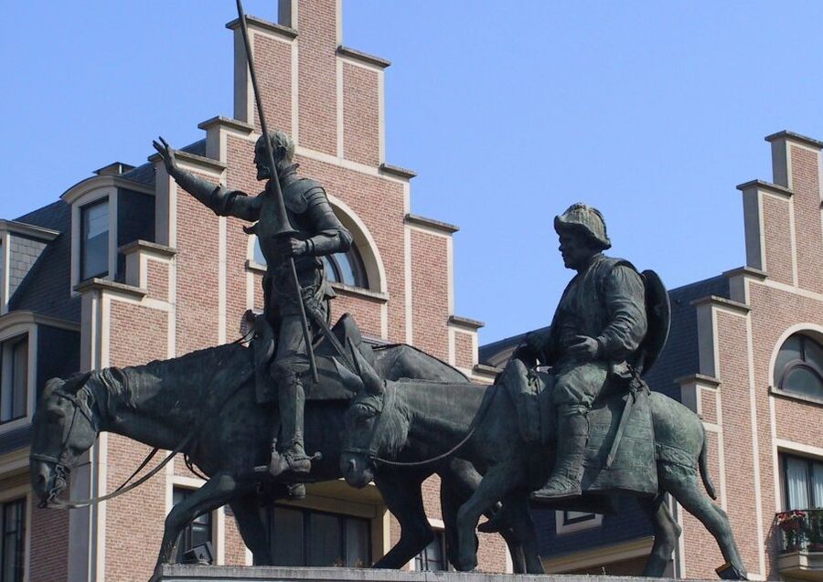 Brussels: Walking Tour from Central Station to Manneken Pis - Food and museum advice that extends the tour