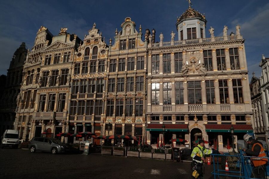 Brussels: Walking Tour from Central Station to Manneken Pis - What $388 means for your group