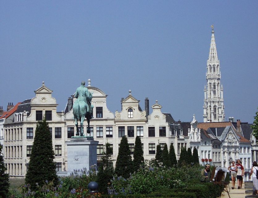 Brussels: Walking Tour from Central Station to Manneken Pis - The Atomium and Brussels after Expo 58
