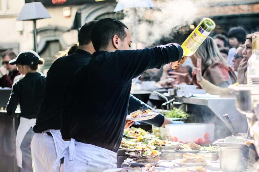 Brussels: Walking Tour with Belgian Lunch, Chocolate, & Beer - The Belgian lunch at around 12:15