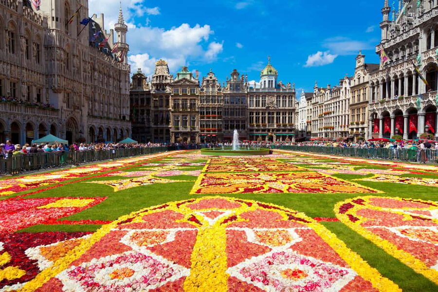Brussels: Walking Tour with Belgian Lunch, Chocolate, & Beer - Starting at Mary on the Grand’Place