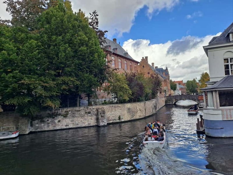 Day trip to Bruges from Paris with canal cruise - Leaving Paris in a small vehicle