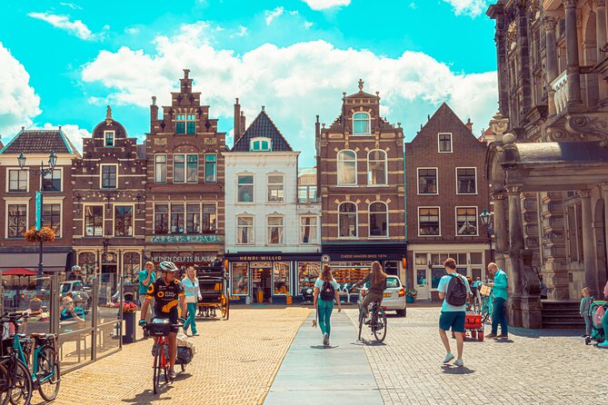 Delft and Keukenhof Gardens Tour from Brussels - Guides, languages, and the group experience