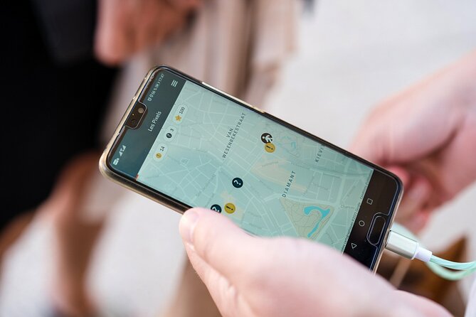 Discover the secrets of Brussels while playing - Following the virtual character through central Brussels
