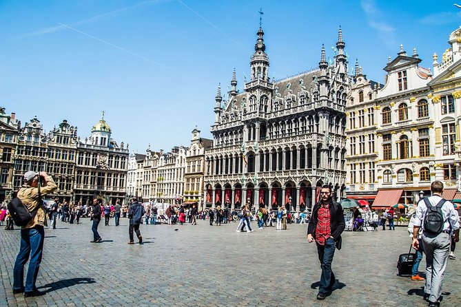 e-Scavenger hunt Brussels: Explore the city at your own pace - La Mort Subite, comic art, and Rue Neuve