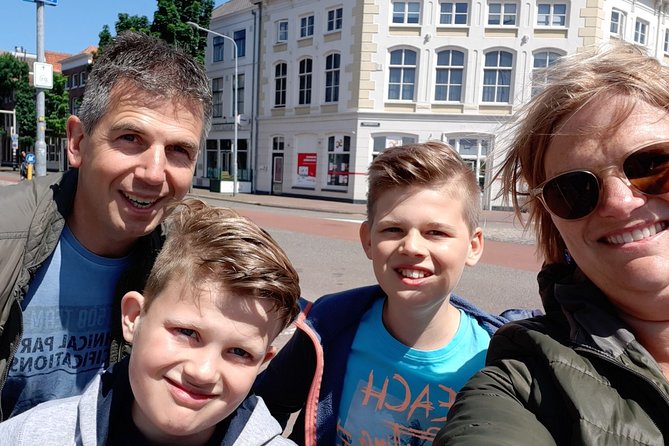 e-Scavenger hunt Kortrijk: Explore the city at your own pace - Towers, trade, and the story of linen