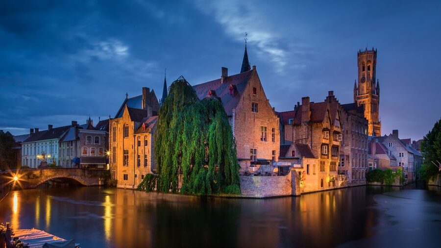 From Amsterdam: Bruges Day Trip in English with Boat Option - From the Djiver canal to the Church of Our Lady