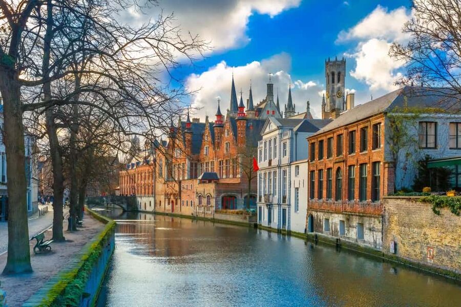 From Amsterdam: Bruges Full-Day Tour - What the guide adds to the day