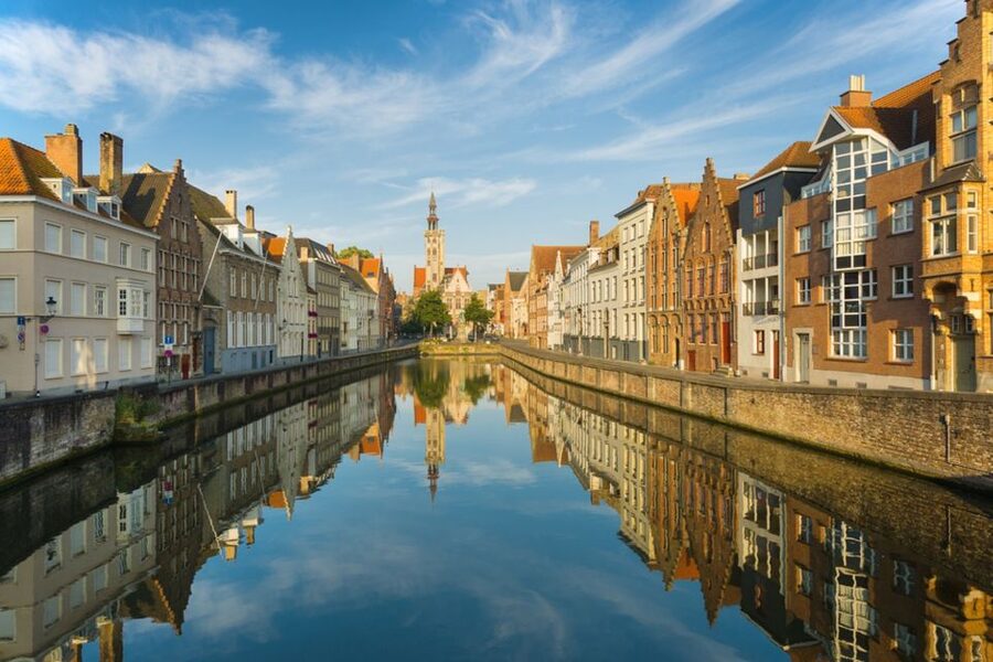 From Amsterdam: Day Trip to Bruges in Spanish or English - Why Bruges works so well as a day trip