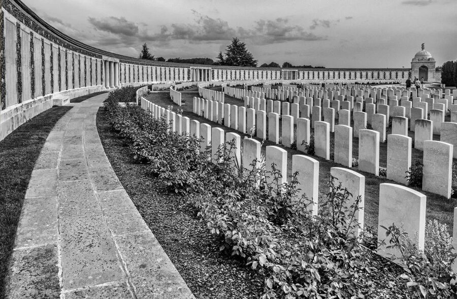 From Bruges: Flanders Fields Remembrance Full-Day Trip - The guide makes or breaks the day