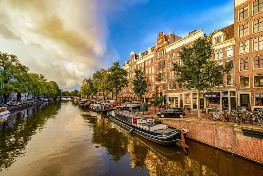 From Brussels: Cheese, Clogs & Windmills Amsterdam Day Trip - Making the most of roughly three and a half hours