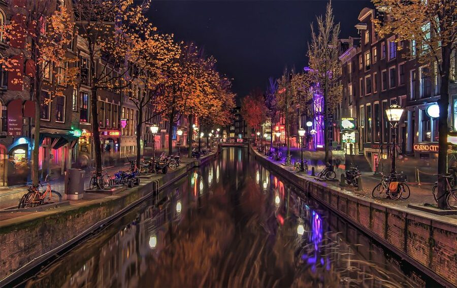 From Brussels: Cheese, Clogs & Windmills Amsterdam Day Trip - The canal cruise is worth considering