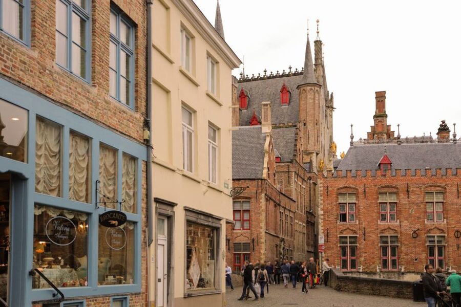 From Paris: Bruges Guided Tour with Hotel Pickup - Crossing into West Flanders by coach