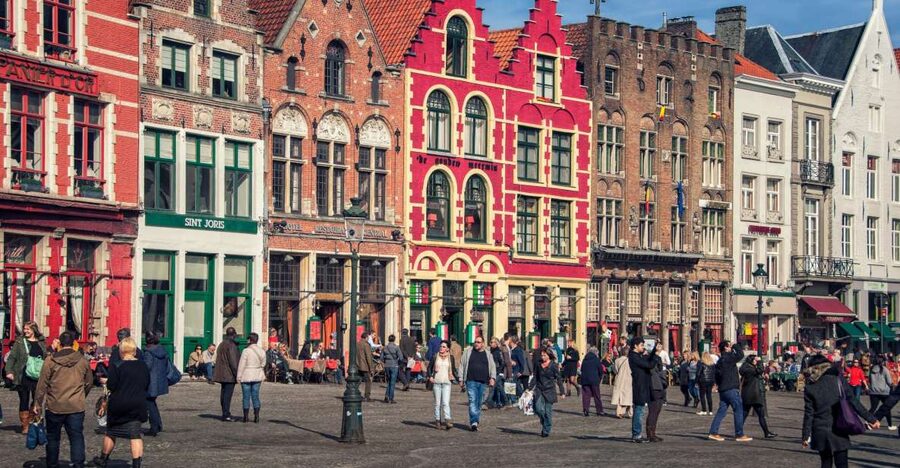 From Paris: Day Trip to the Enchanting Brussels and Bruges - How the guide shapes the day