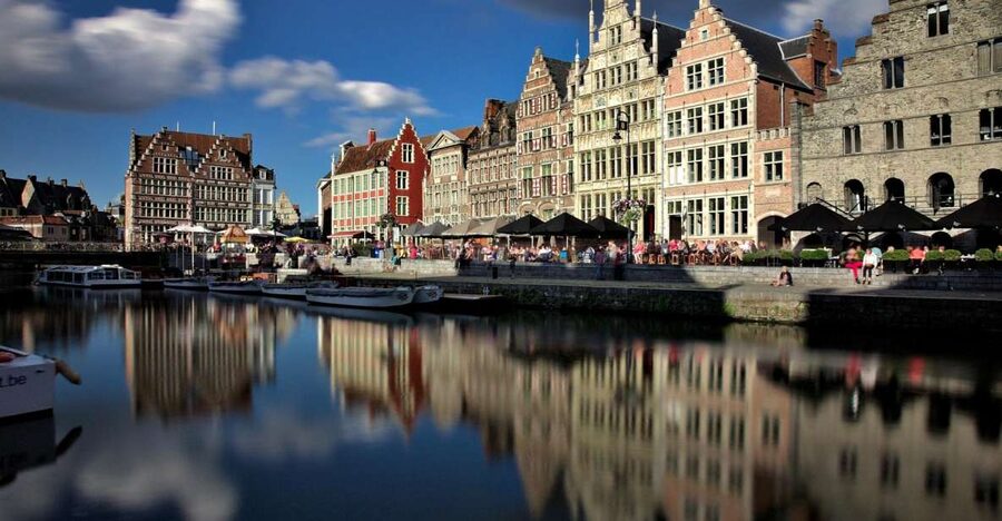 Ghent: 40-Minute Historical Boat Tour of City Center - Graslei and the medieval trading city