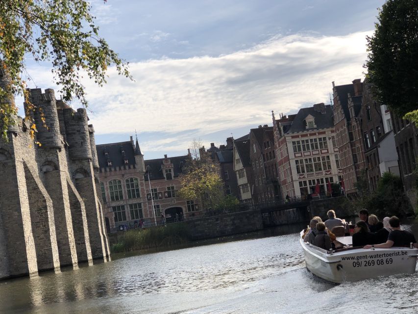 Ghent: 40-Minute Historical Boat Tour of City Center - Guides, languages, and the quality of the commentary