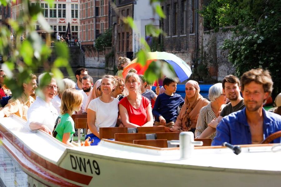 Ghent: 40 Minute Medieval Center Guided Boat Tour - Guildhalls and Castle of the Counts