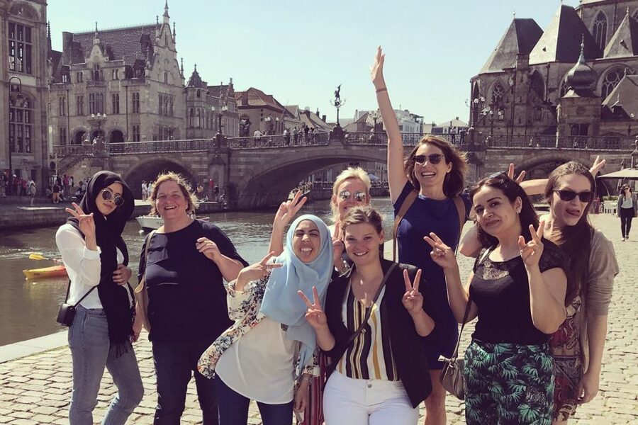 Ghent: Belgian Chocolate Walking Tour with Tastings - What the guide adds to the experience