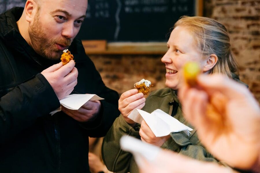 Ghent: Food & Drink Walking Tour with Tastings - Stories that connect food with the city