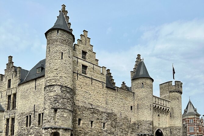 Guided E-kickscooter tour: The big five of Antwerp - The Island district and the Citymuseum